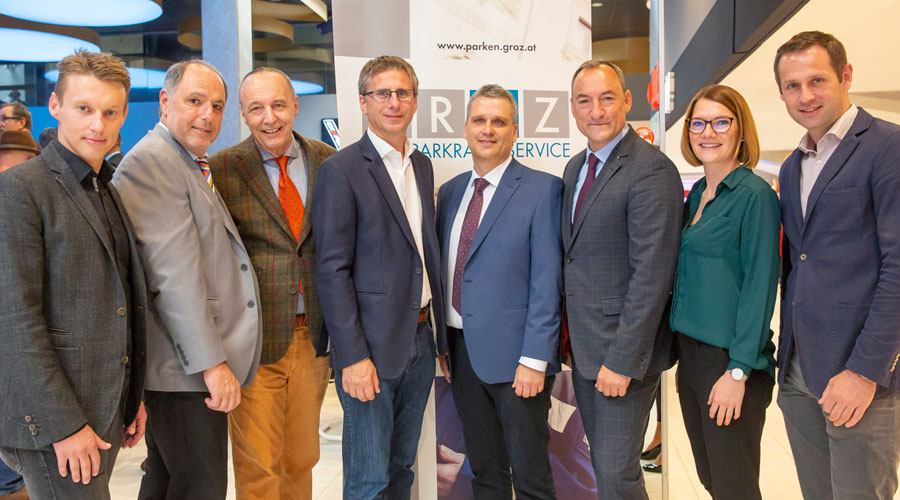 Feierten gemeinsam den 10. Geburtstag: Thomas Lambauer, Harry Pogner, Günther Janezic, Martin Haidvogl, Alexander Lozinsek, Mario Eustacchio, Tamara Gallowitsch und Armin Sippel (v. l.). © Stadt Graz/Fischer Feierten gemeinsam den 10. Geburtstag: Thomas Lambauer, Harry Pogner, Günther Janezic, Martin Haidvogl, Alexander Lozinsek, Mario Eustacchio, Tamara Gallowitsch und Armin Sippel (v. l.).