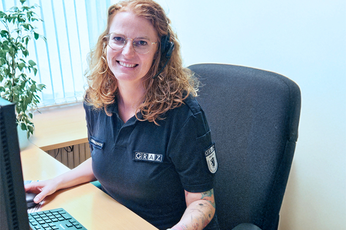 GPS-Mitarbeiter am Telefon